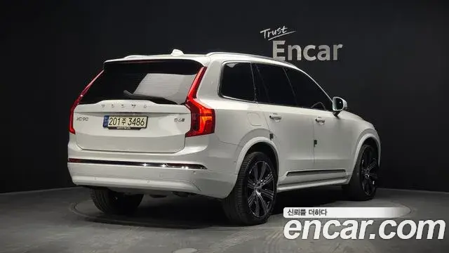 Volvo XC90 2023 — Photo 2/20