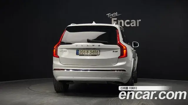 Volvo XC90 2023 — Photo 4/20