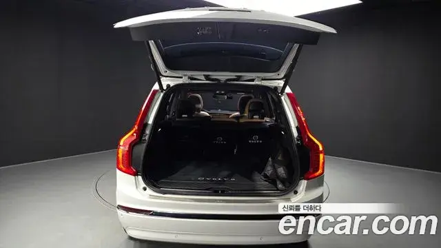 Volvo XC90 2023 — Photo 20/20