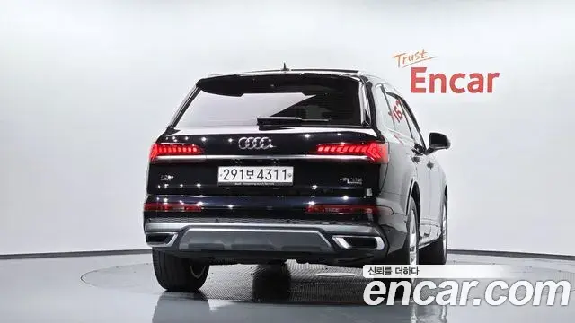 Audi Q7 2020 — Photo 4/20