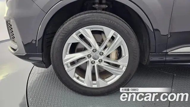 Audi Q7 2020 — Photo 5/20