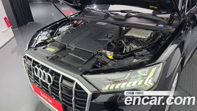 Audi Q7 2020 — Photo 6/20