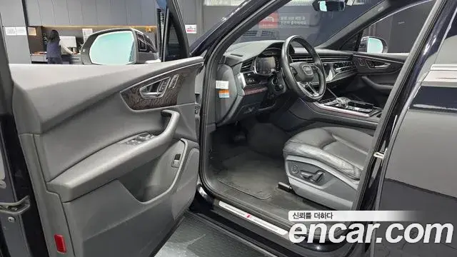 Audi Q7 2020 — Photo 10/20