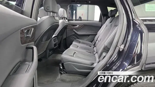 Audi Q7 2020 — Photo 12/20