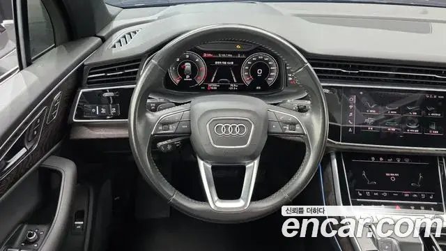 Audi Q7 2020 — Photo 13/20