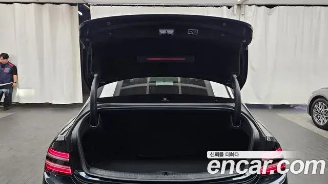 Genesis Electrified G80 2020 — Photo 15/20