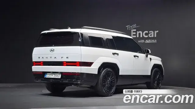 Hyundai Santa Fe 2025 — Photo 2/20