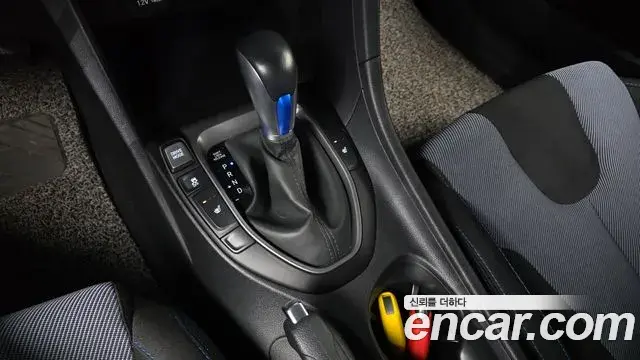 Hyundai Veloster 2018 — Şəkil 7/20