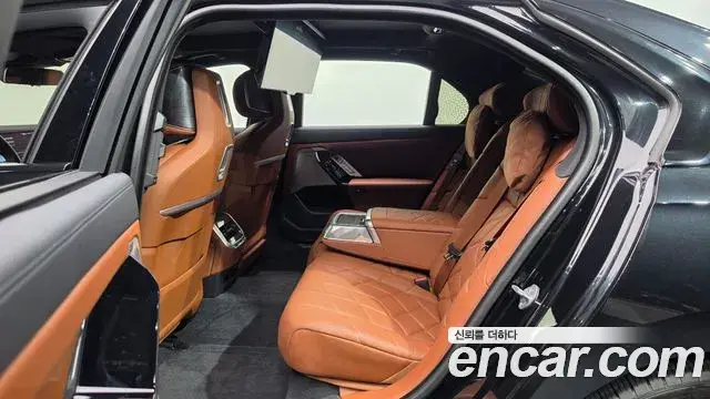 BMW 7 Series 2024 — Photo 11/20