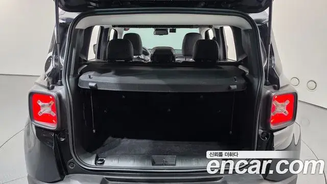 Jeep Renegade 2022 — Фото 18/20