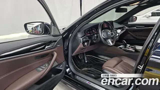 BMW 5 Series 2021 — Photo 10/20