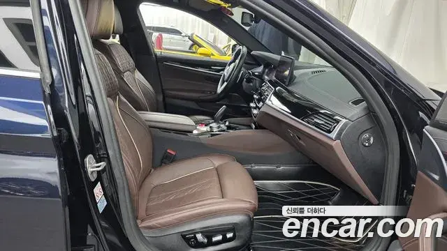 BMW 5 Series 2021 — Photo 11/20