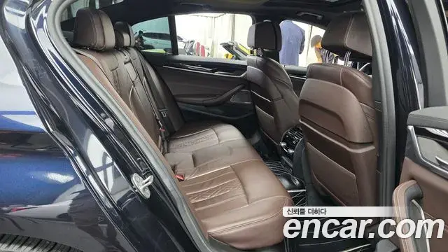 BMW 5 Series 2021 — Photo 12/20