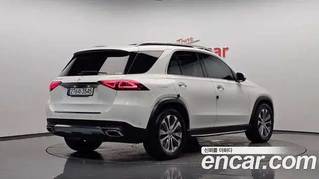 Mercedes-Benz GLE-Class 2021 — Photo 2/20