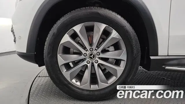 Mercedes-Benz GLE-Class 2021 — Photo 5/20