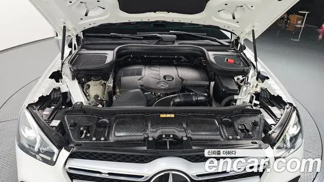 Mercedes-Benz GLE-Class 2021 — Photo 6/20