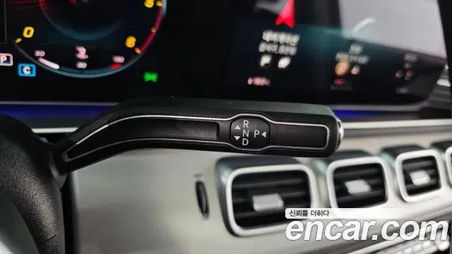 Mercedes-Benz GLE-Class 2021 — Photo 9/20
