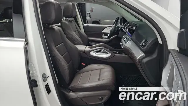 Mercedes-Benz GLE-Class 2021 — Photo 11/20