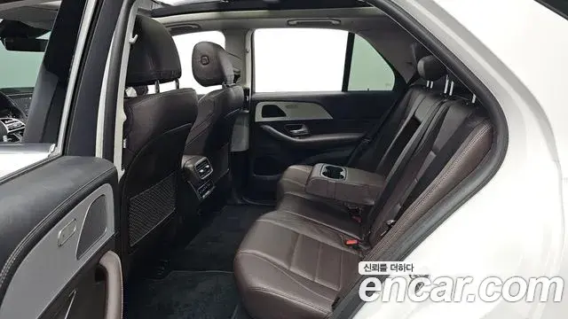 Mercedes-Benz GLE-Class 2021 — Photo 12/20