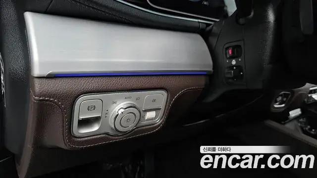 Mercedes-Benz GLE-Class 2021 — Photo 19/20