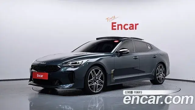 Kia Stinger 2022 — Photo 1/20