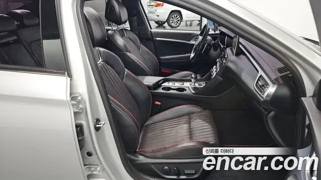 Genesis G70 2018 — Photo 10/20