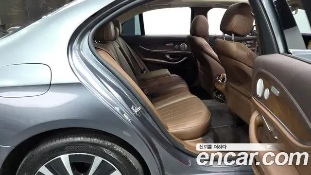 Mercedes-Benz E-Class 2019 — Şəkil 10/20