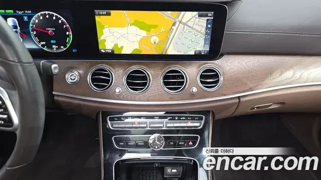 Mercedes-Benz E-Class 2019 — Şəkil 12/20