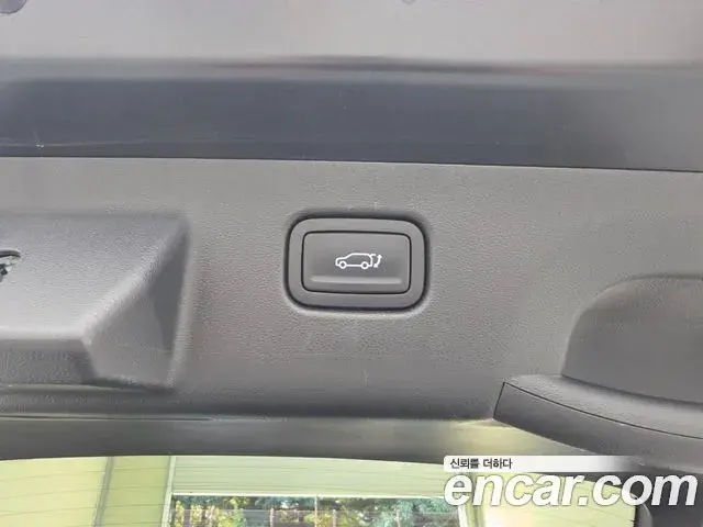 Hyundai Kona 2023 — Фото 18/20
