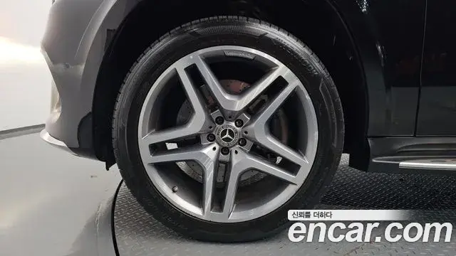 Mercedes-Benz GLS-Class 2018 — Photo 5/20