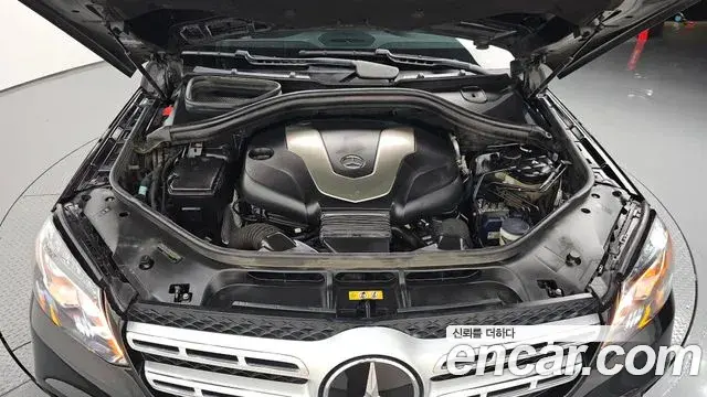 Mercedes-Benz GLS-Class 2018 — Photo 6/20