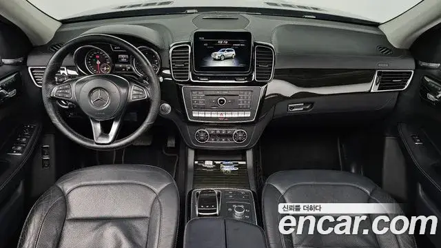 Mercedes-Benz GLS-Class 2018 — Photo 7/20