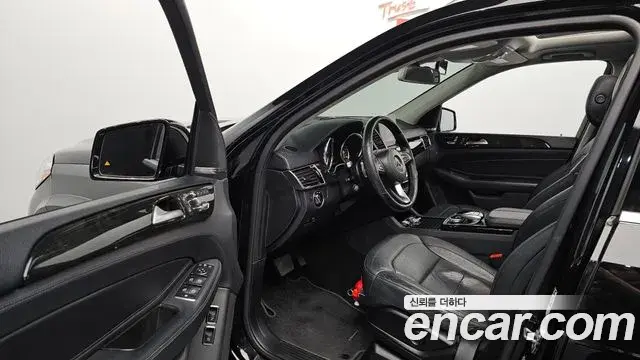 Mercedes-Benz GLS-Class 2018 — Photo 10/20