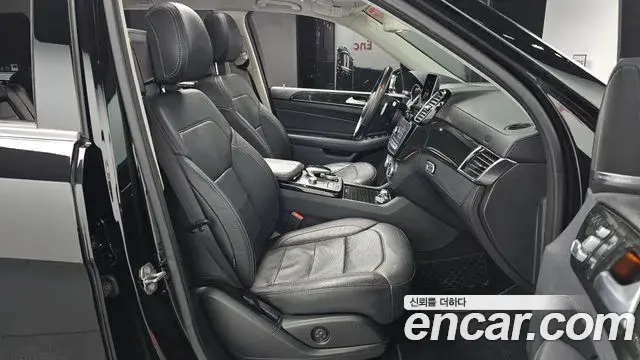 Mercedes-Benz GLS-Class 2018 — Photo 11/20