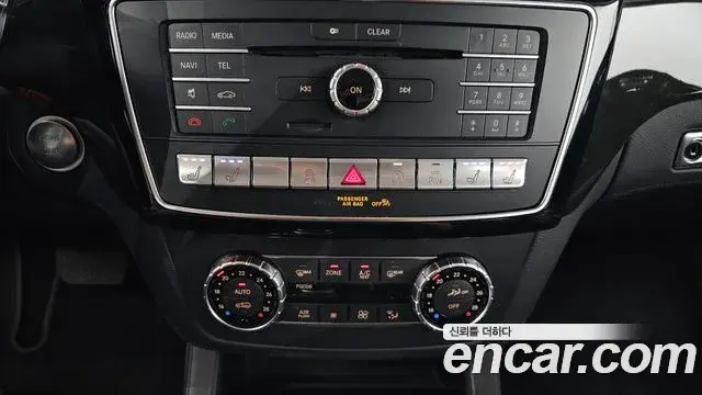 Mercedes-Benz GLS-Class 2018 — Photo 17/20