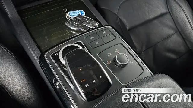 Mercedes-Benz GLS-Class 2018 — Photo 18/20