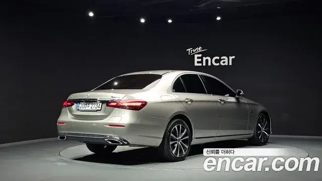 Mercedes-Benz E-Class 2021 — Photo 2/20