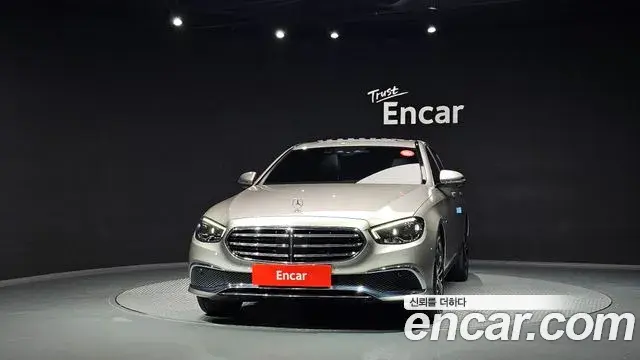 Mercedes-Benz E-Class 2021 — Photo 3/20