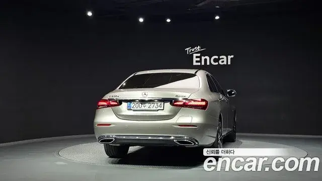 Mercedes-Benz E-Class 2021 — Photo 4/20