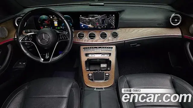Mercedes-Benz E-Class 2021 — Photo 7/20