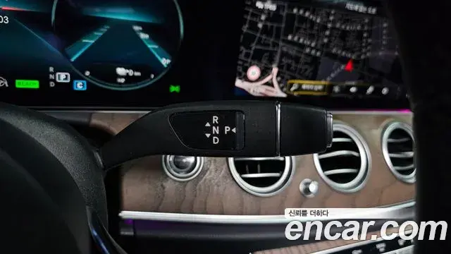 Mercedes-Benz E-Class 2021 — Photo 9/20