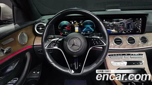 Mercedes-Benz E-Class 2021 — Photo 13/20