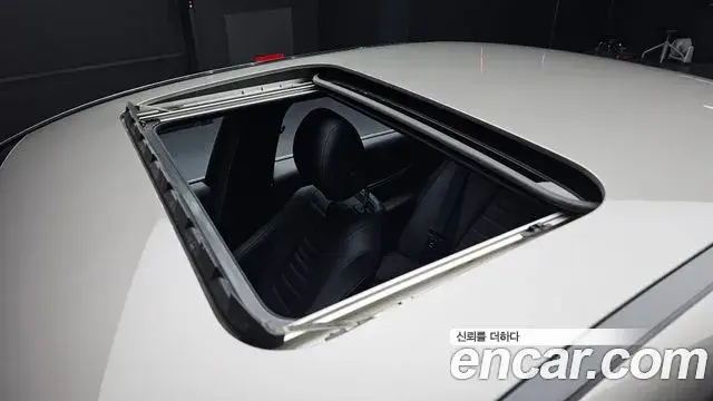 Mercedes-Benz E-Class 2021 — Photo 19/20