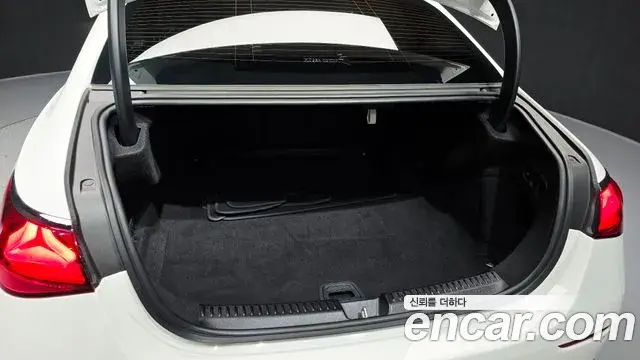 Mercedes-Benz E-Class 2024 — Şəkil 19/20