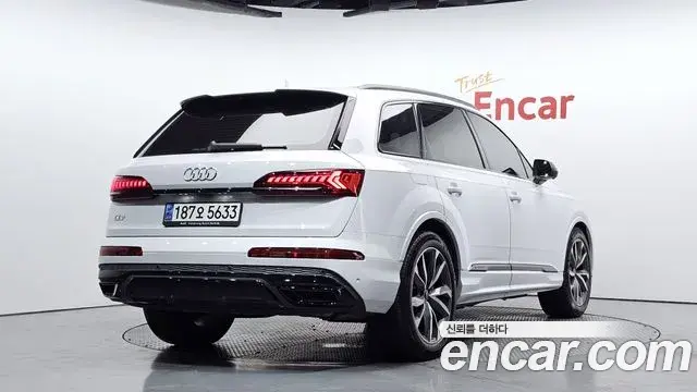 Audi Q7 2023 — Photo 2/20