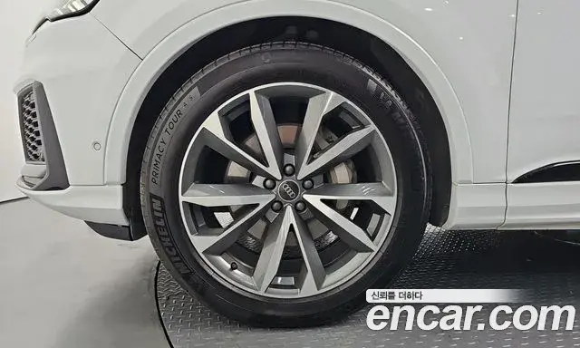 Audi Q7 2023 — Photo 5/20
