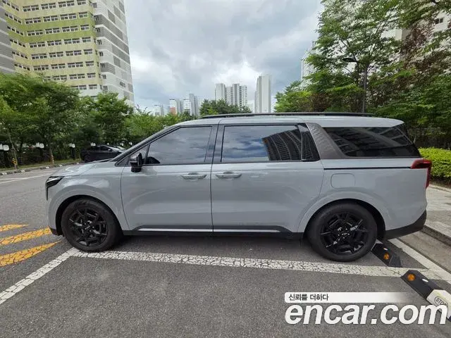 Kia Carnival 2025 — Şəkil 2/16