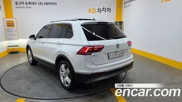 Volkswagen Tiguan 2020 — Photo 2/20