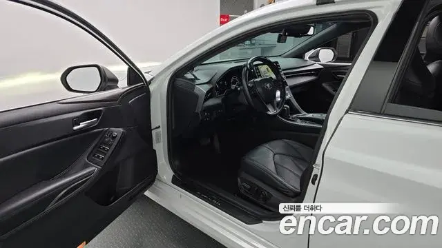 Toyota Avalon 2019 — Photo 10/20