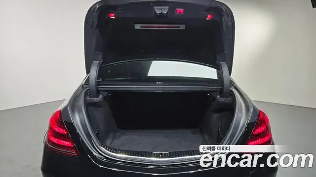 Mercedes-Benz S-Class 2020 — Photo 17/20